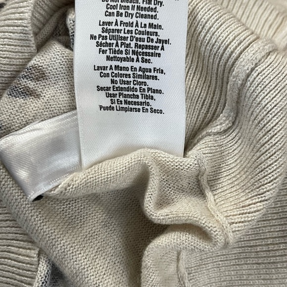 DKNYC animal print sweater top. Light grey background size XL - Picture 6 of 7